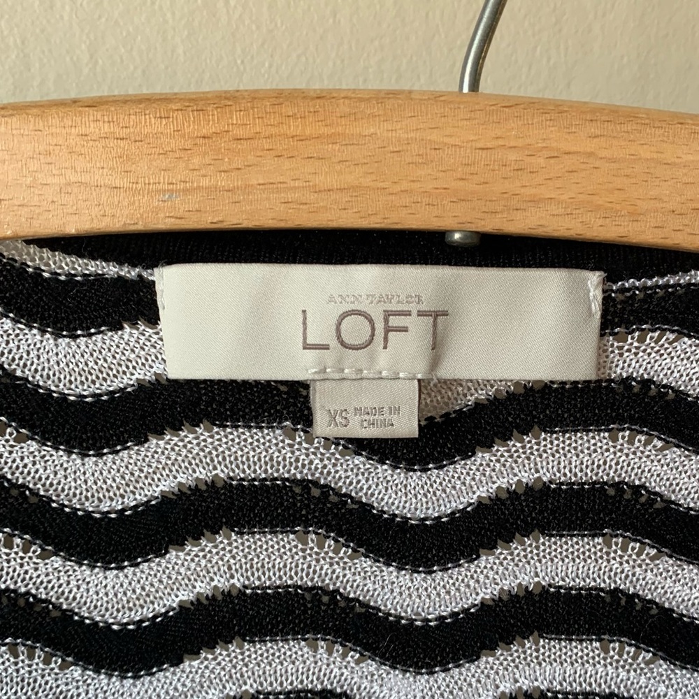 Ann Taylor LOFT black and white squiggle stripe open front cardigan - Picture 3 of 4